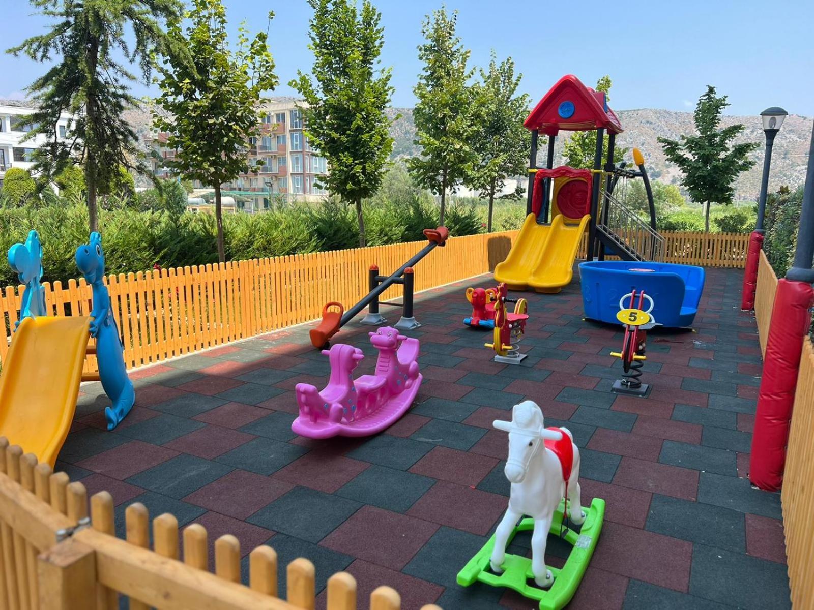 Domus Hotel & Apartments Шенджин Экстерьер фото